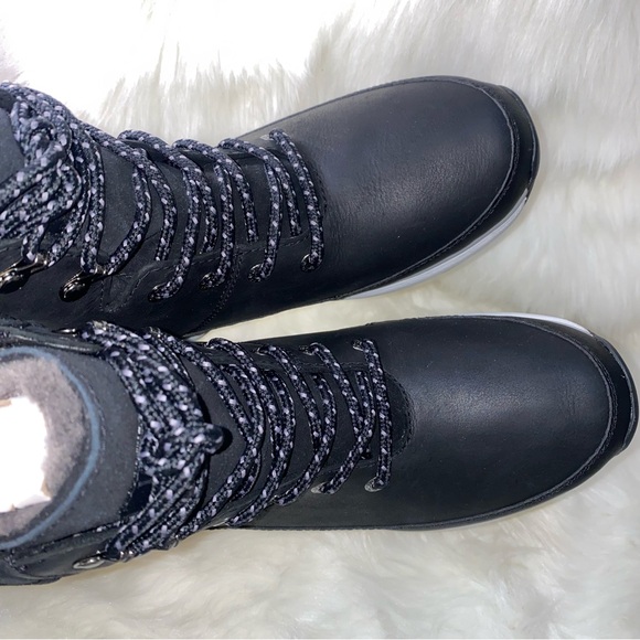 UGG 🖤 boots New in box - Picture 10 of 14